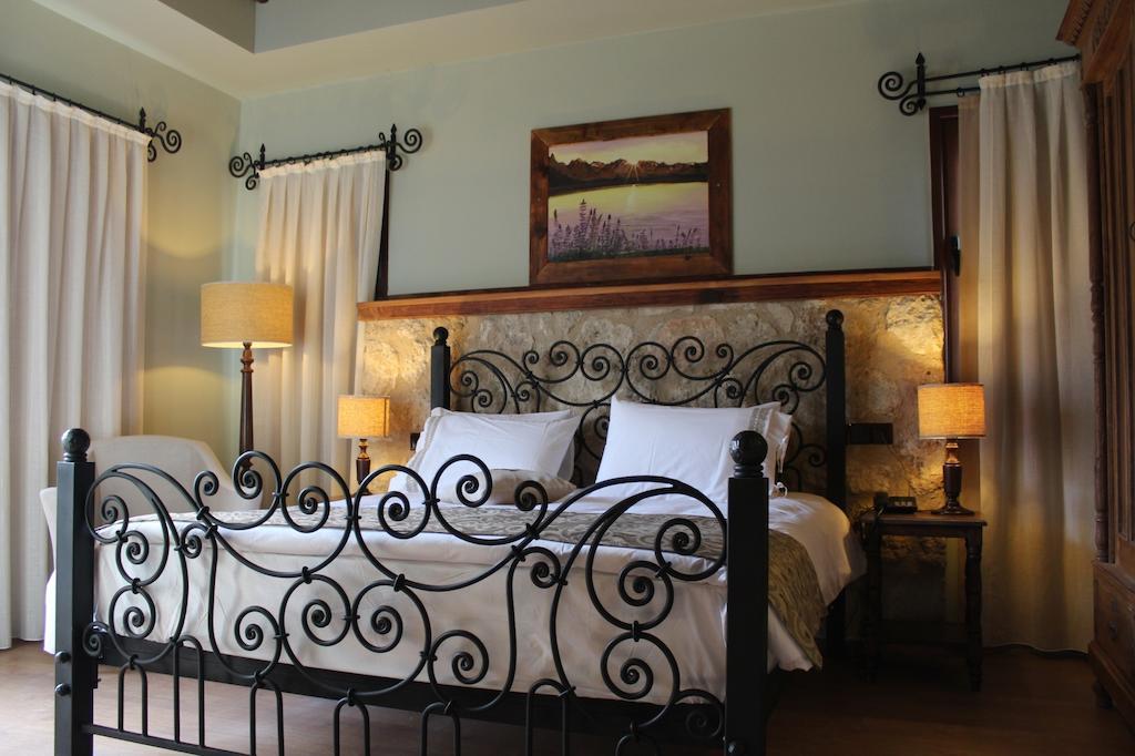 Two Connecting Double Rooms,779772264:JPEG